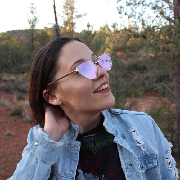 Meet your Poshers, Sara & Mel - Picture 5 of 7